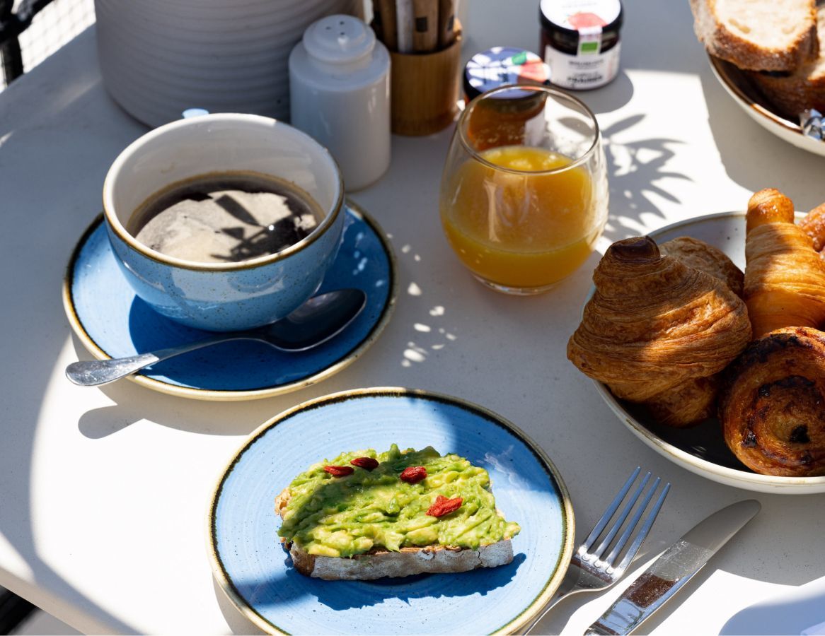 Petit-déjeuner Breakfast buffet hôtel 5 étoiles Paris 8e arrondissement Champs Elysées